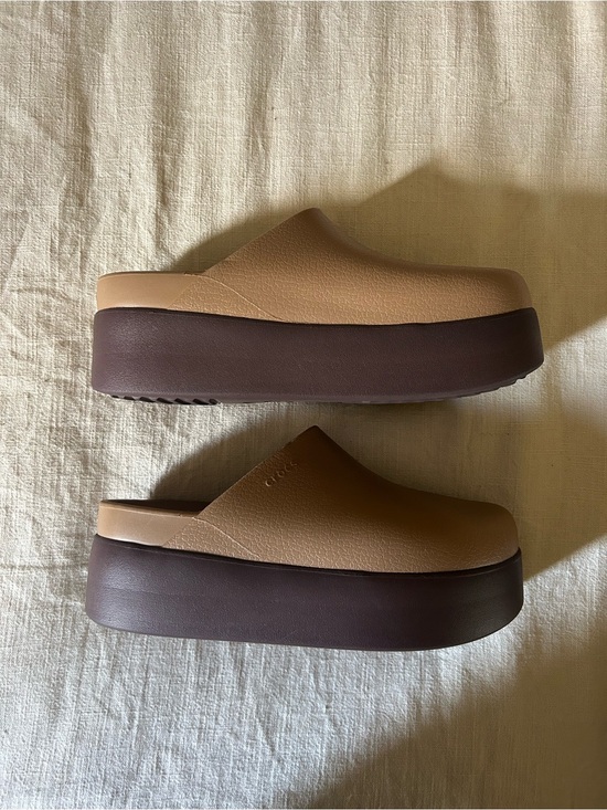 CROCS Shoes - NWOT Crocs Dylan Platform Clogs
